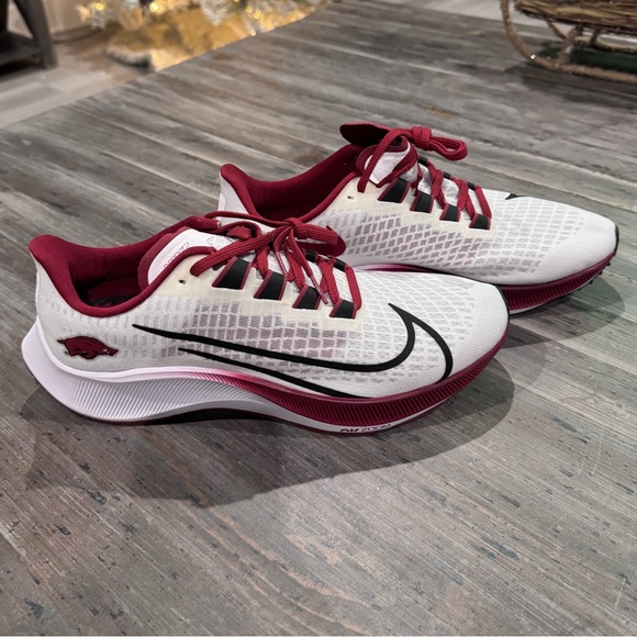 Unisex Nike Air Zoom Pegasus 37 Arkansas Razorback Sneakers